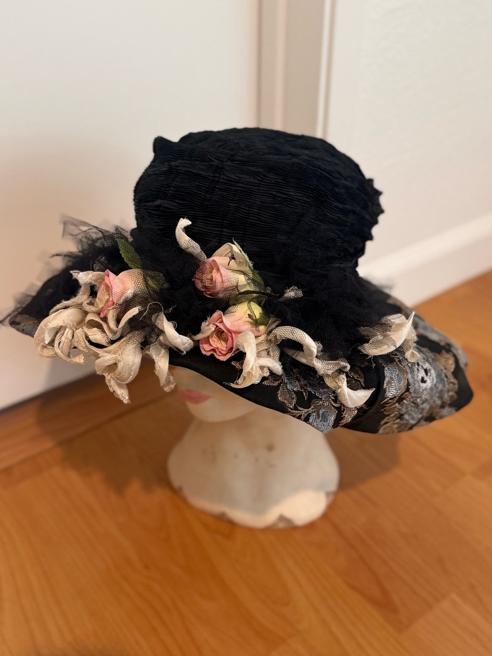 Grevi Black Wide-Brim Floral Trim Hat